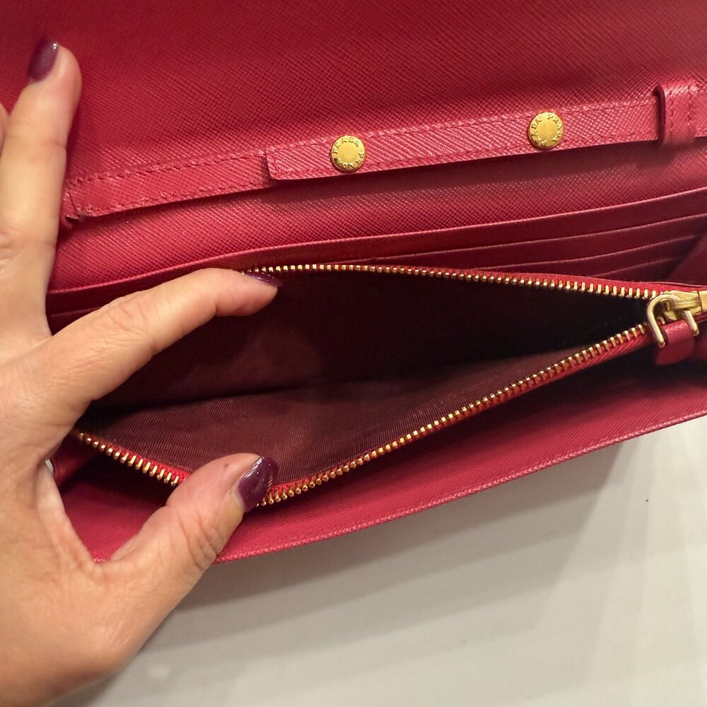 Prada Saffiano Wallet on Chain or clutch - Picture 7 of 12
